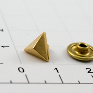 Заклепки пирамида три грани 9 мм золото